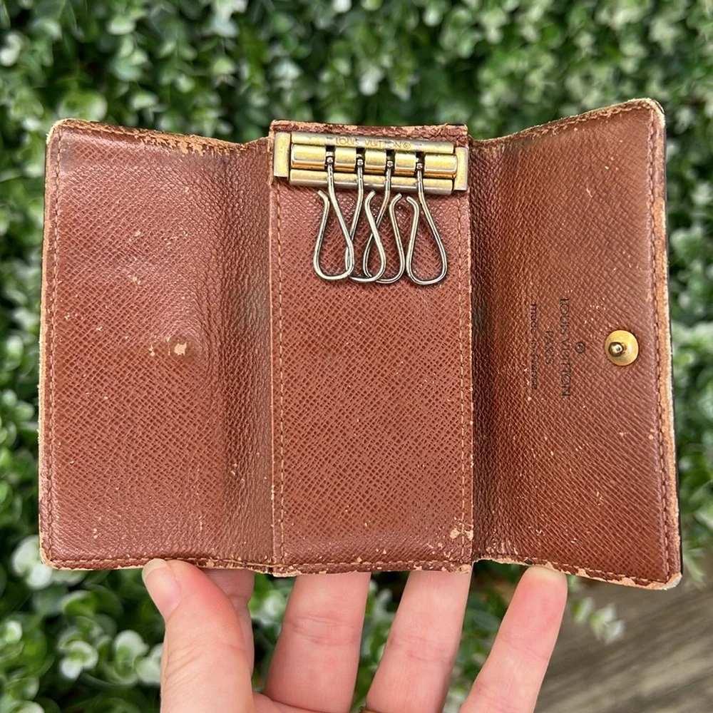 Louis Vuitton Authentic Monogram Canvas 4 Key Holder